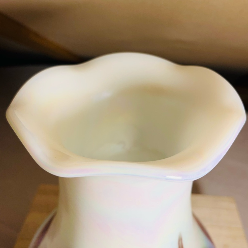 Sold! Fenton Dave Fetty Opal Glass Vase with Green and Mauve Pulled Feathers - Picture 7 of 10